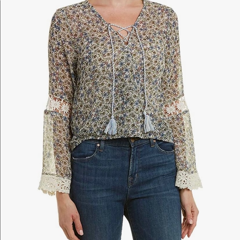 Cupcakes and Cashmere Women's Zilla Floral Printed Lace Trim Top Size M NWOT